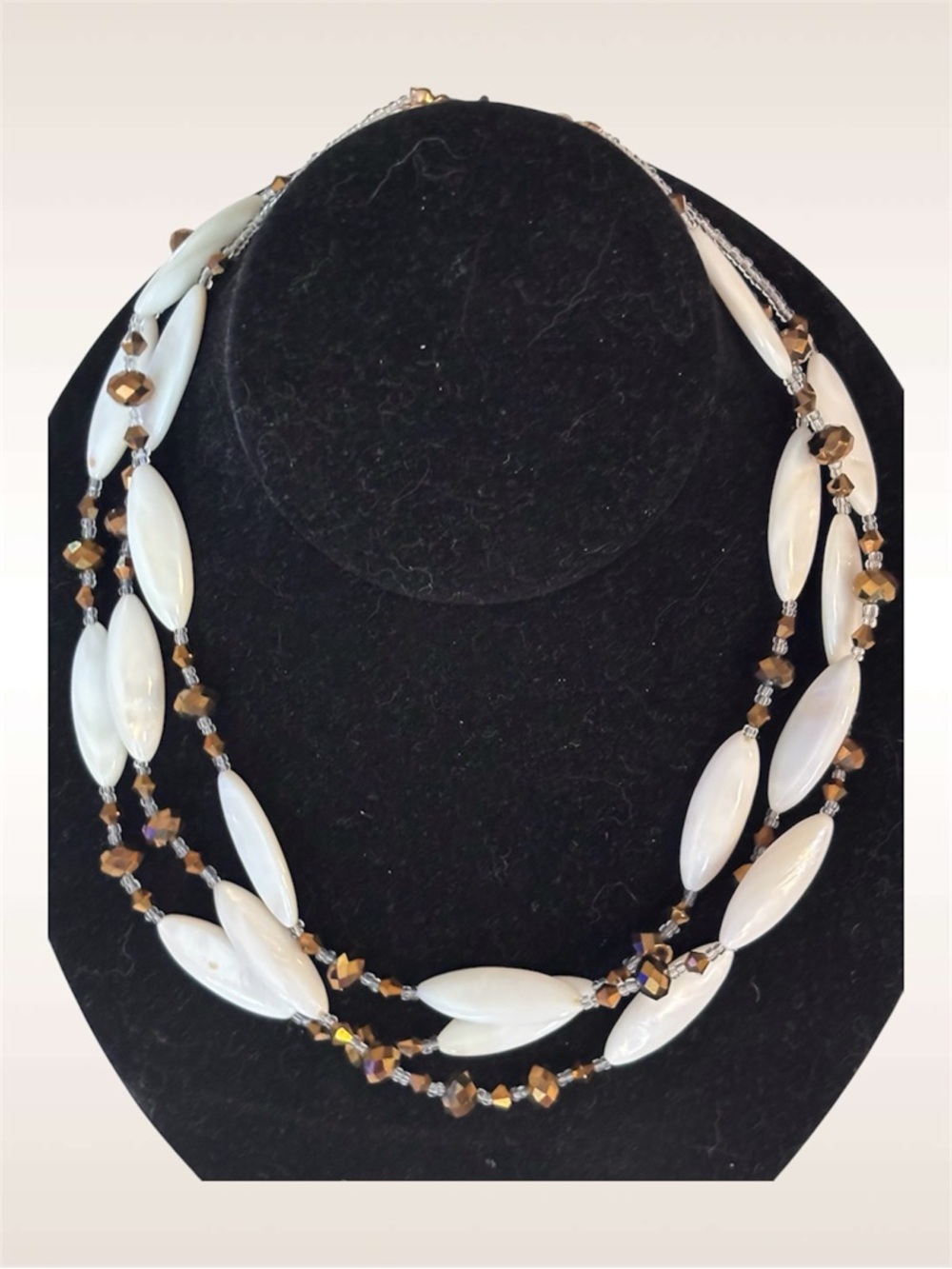 🌼VTG Triple Strand Mother of Pearl Necklace